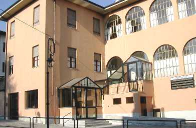scuola_less.jpg (17062 byte)