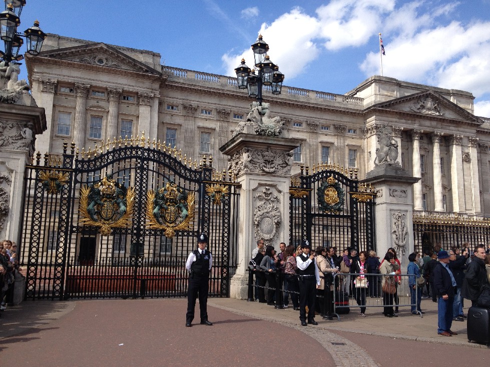 buckingam_palace1.JPG (3371187 byte)